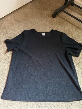 Women's Black Textured Short-Sleeve Blouse